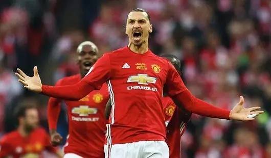 水面波光粼 水面波光粼